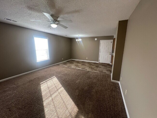 Building Photo - 3864 NORTHEAST DRIVE UNIT C CLARKSVILLE, TN 37042