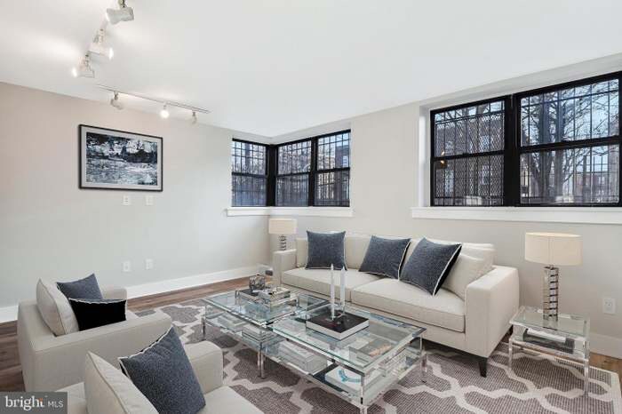 Building Photo - 212 Oakwood St SE