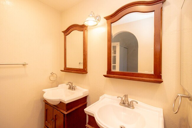 Building Photo - Warm and Inviting 3-Bedroom Home in the Heart of Menifee