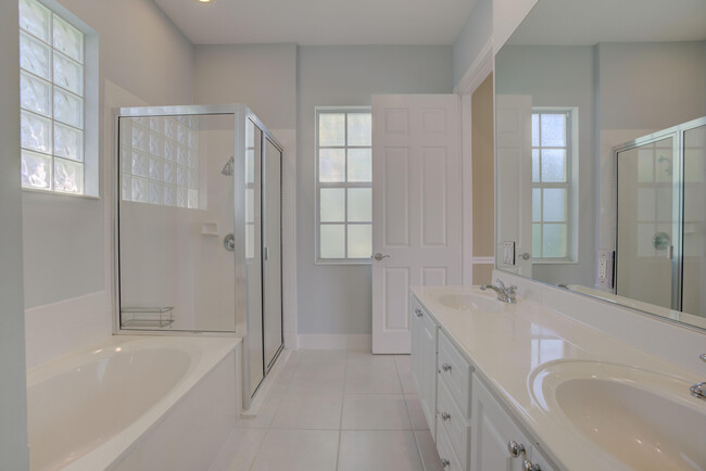 Building Photo - 256 San Remo Dr