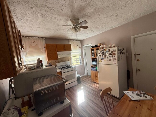 Building Photo - 609 38th St