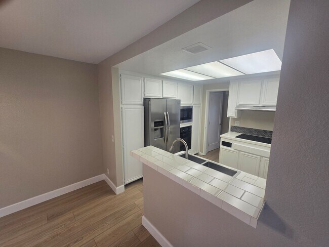 Building Photo - 2 Story Townhouse in Point Loma