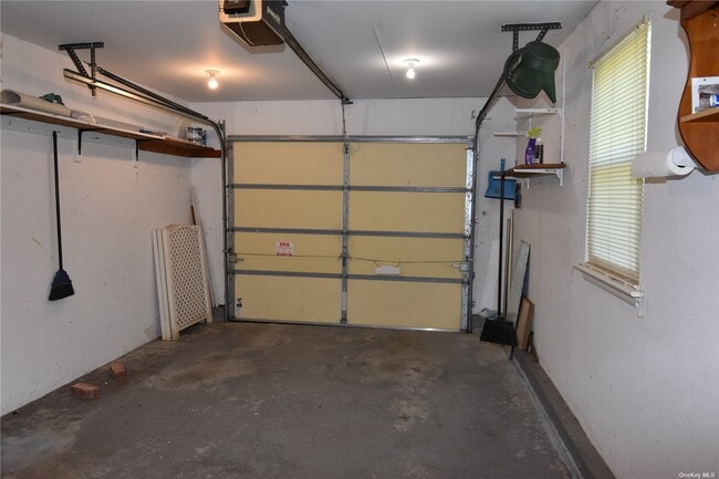 Building Photo - 76 Knolls Dr