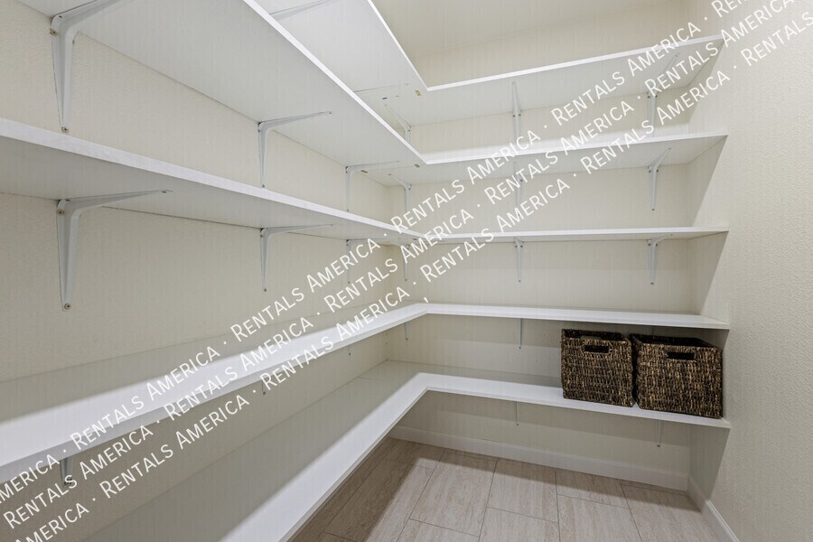 Building Photo - 7007 N Vía De Manana