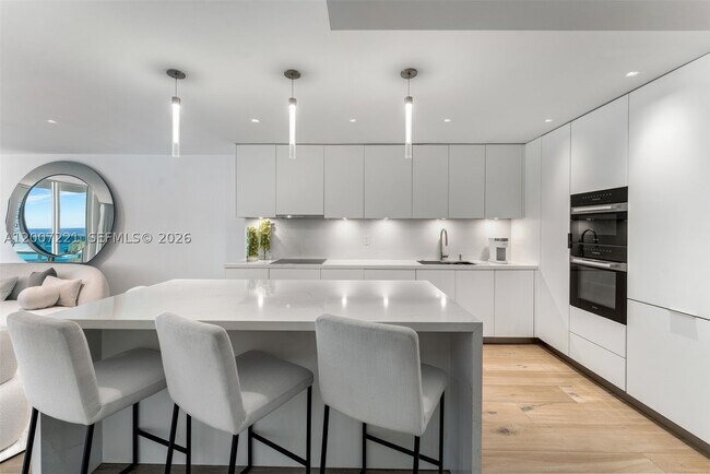 Building Photo - 2301 Collins Ave