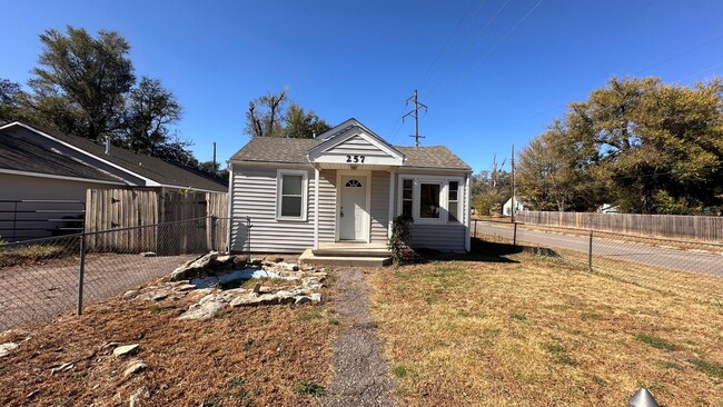 Primary Photo - 1200 - 3 bed 1 bath - Beautiful single fam...