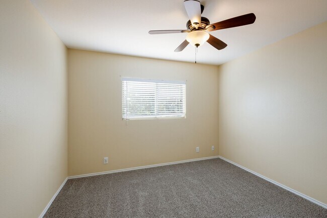 Building Photo - LIMITED TIME LEASE 4/2.5 in Boerne