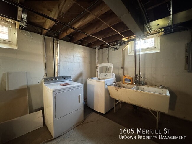 Building Photo - 1605 Merrill St