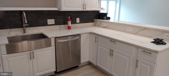 Building Photo - 9221 Clementine Ct