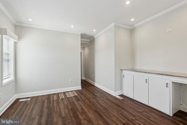 Building Photo - 534 Benner St