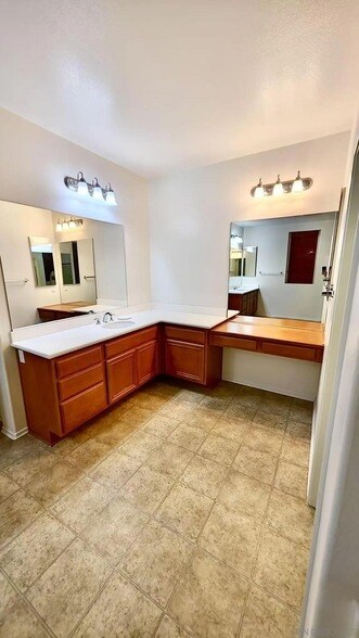 Building Photo - 1078 Augusta Cir