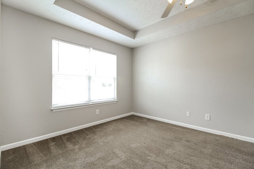 Building Photo - 127 Lyndhurst Dr