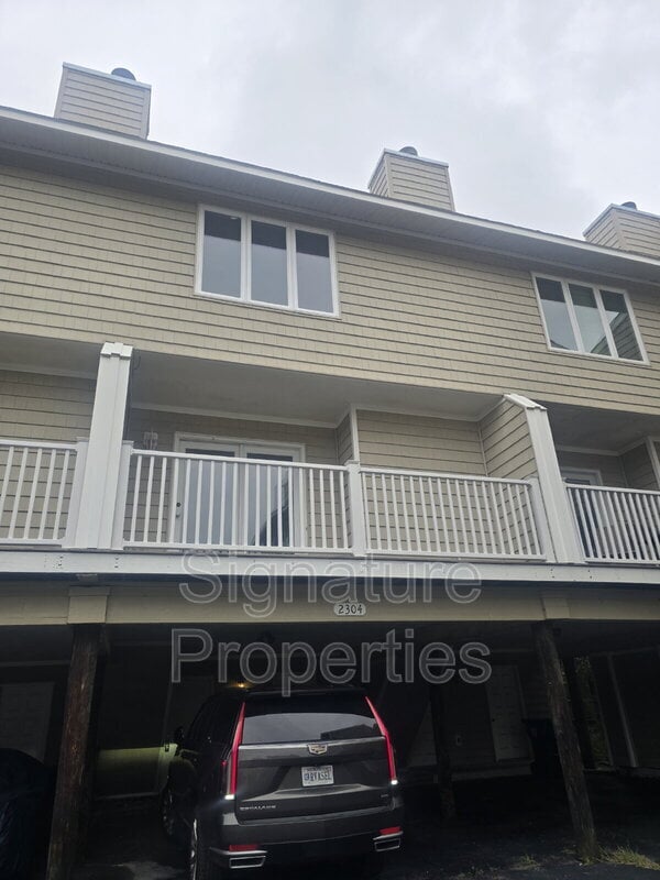 Building Photo - 2304 La Jolla Ct