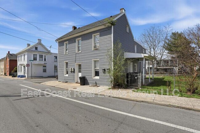 Building Photo - 327 N Mulberry St