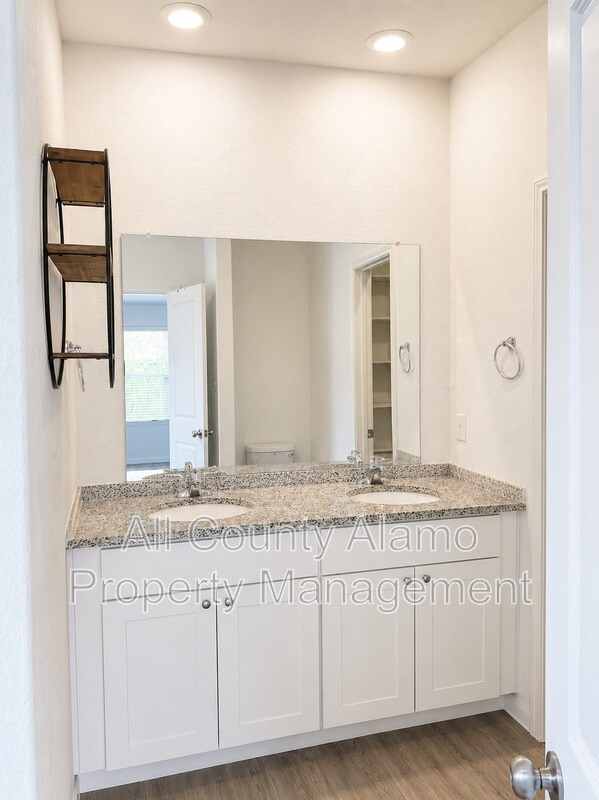 Building Photo - 4327 Southton Loch