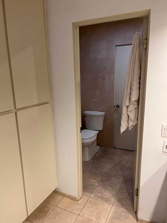 Building Photo - 555 W Baristo Rd