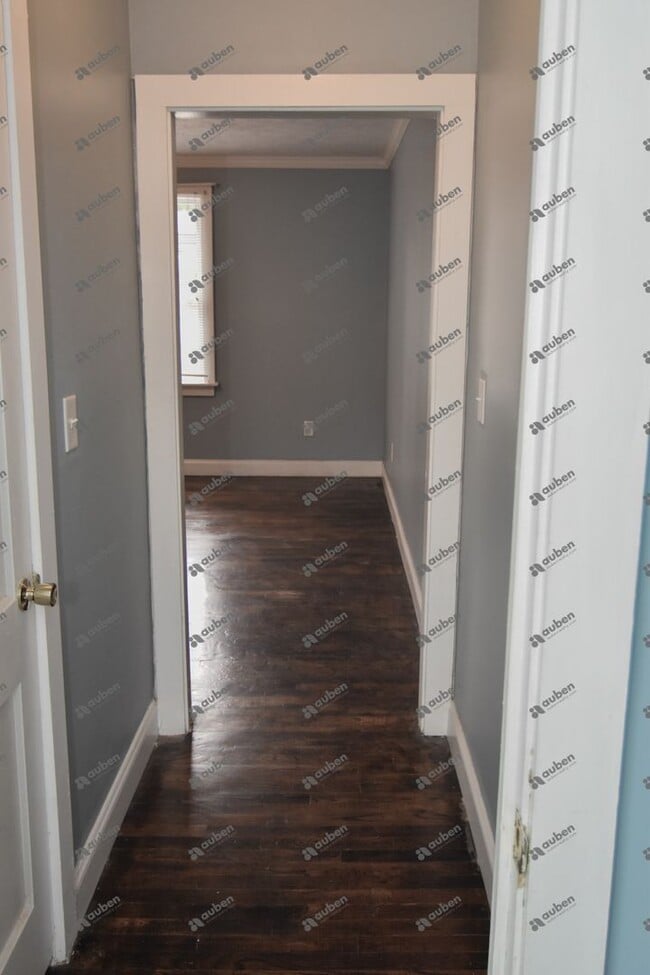 Building Photo - $900- Beautifully Updated 1-Bedroom, 1-Bat...