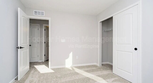 Building Photo - 7273 Shroyer Wy