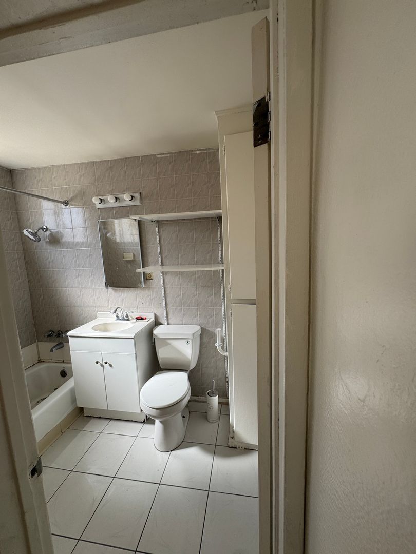 Building Photo - 13607 Charlemagne Ave