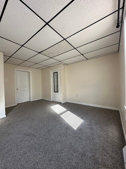 Building Photo - 134 Sherman St