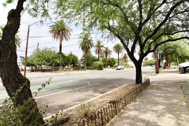 Building Photo - Furnished 1 Bedroom Downtown Tucson