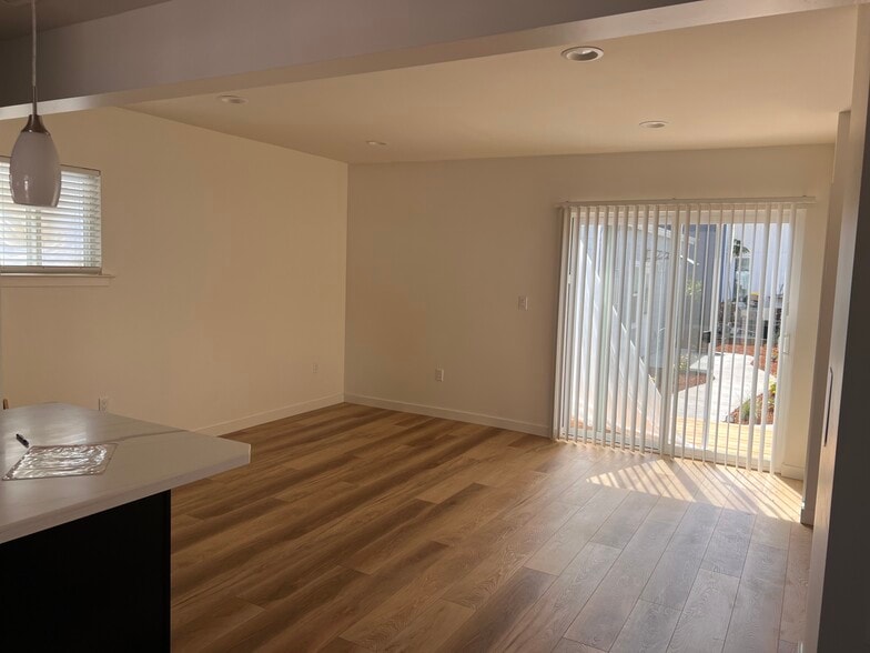 Building Photo - 1219 Laurel St