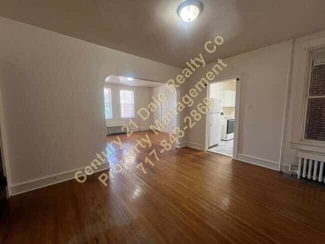 Building Photo - 423-425-425 N Franklin St
