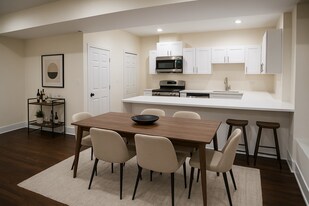 Building Photo - 4313 S King Dr