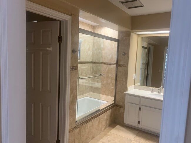 Building Photo - 27 Lafayette Ct