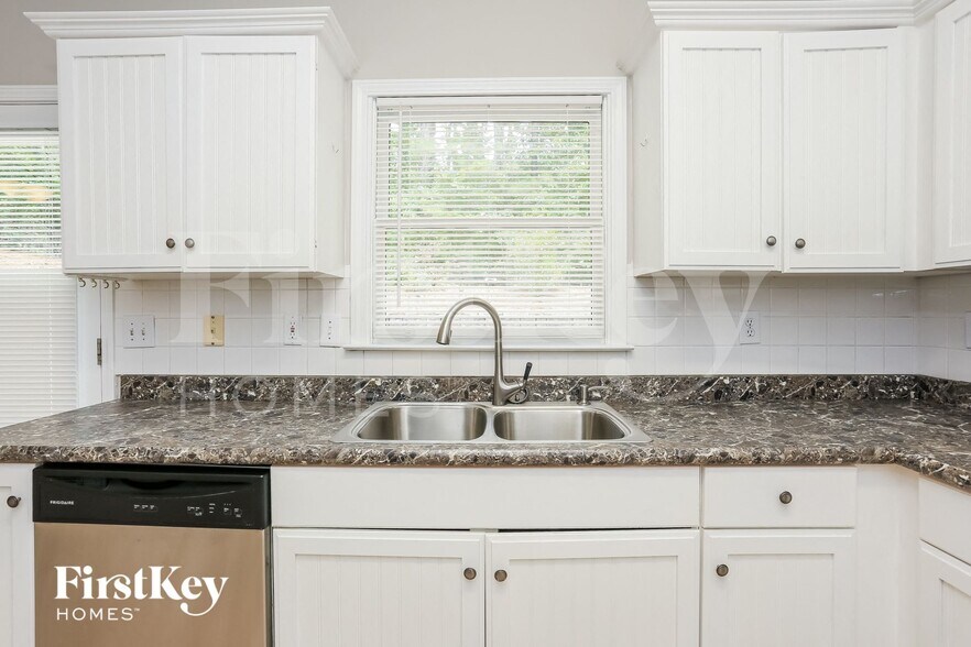 Building Photo - 123 W Point Trail