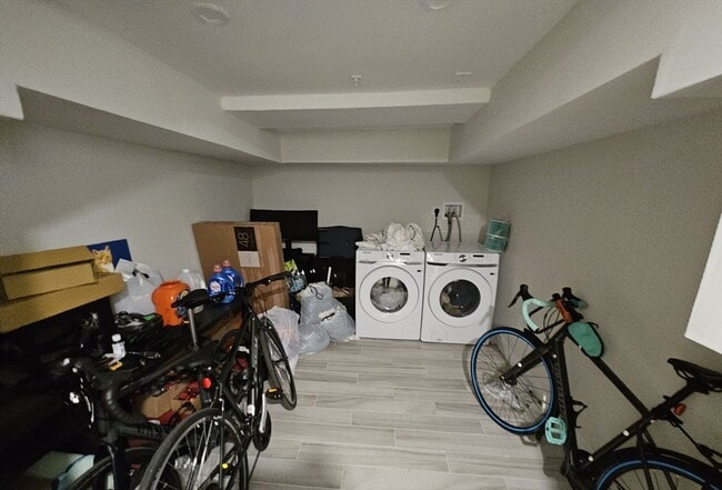 Building Photo - 9 Everett St