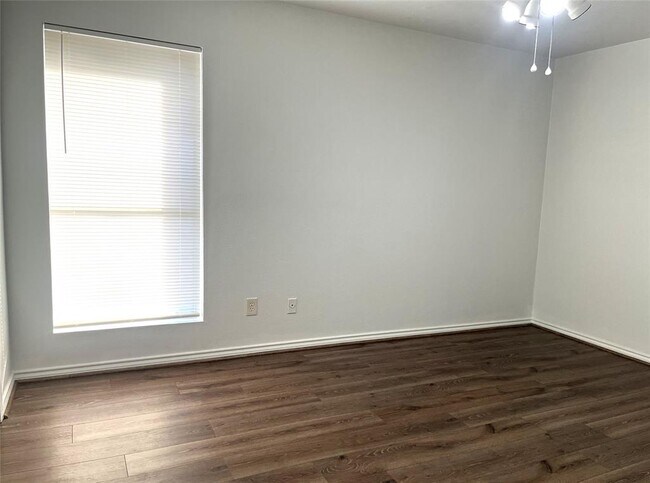 Building Photo - 12905 Woodforest Blvd