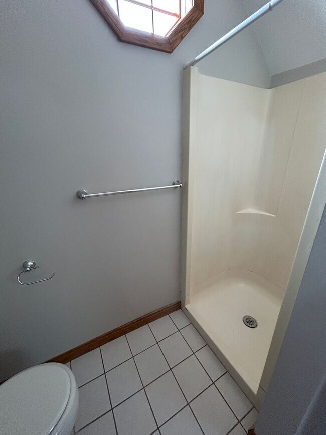 Building Photo - Bear Trax Real Estate