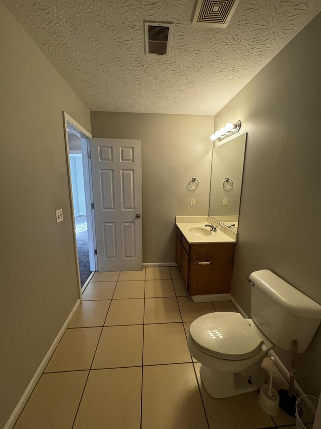 Building Photo - 230 Mousas Way