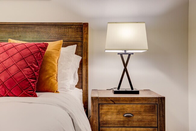 Building Photo - 672 Baden Ave