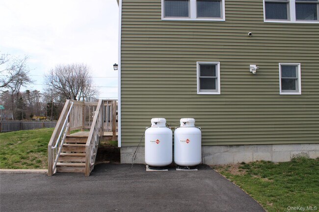 Building Photo - 2 Lafayette Dr