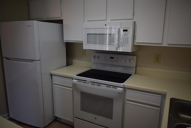 Building Photo - 510 Fairwood Lakes Dr