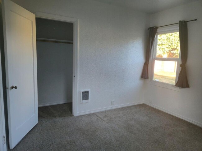Building Photo - Three Bedroom with Fenced Backyard and Shed