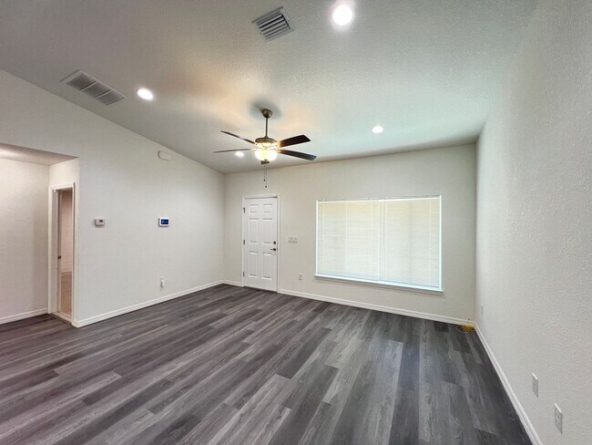 Building Photo - GREAT 3 BD/2BA Home in Ocklawaha!!