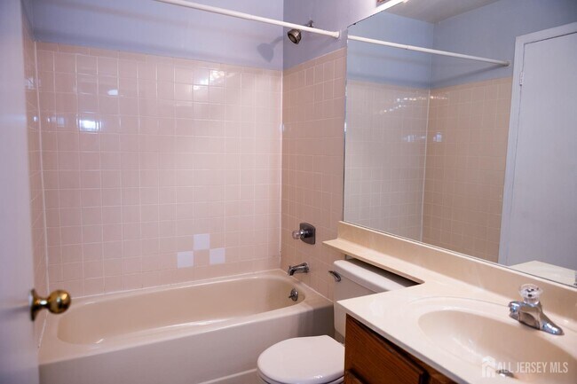 Building Photo - 2162 Ash Ct