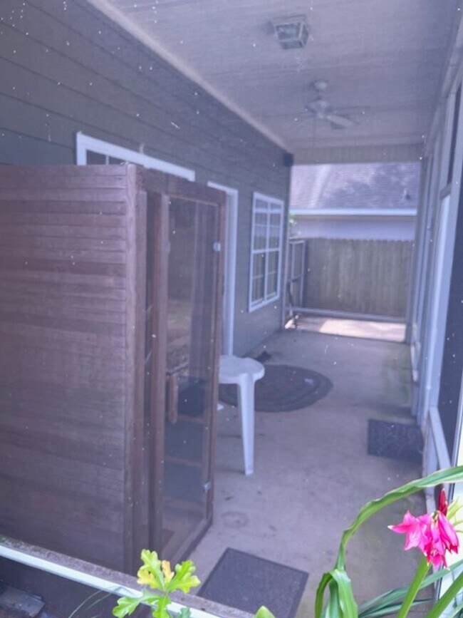 Building Photo - 964 Wildwood Ave