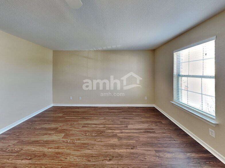 Building Photo - 9742 Liberty Grn