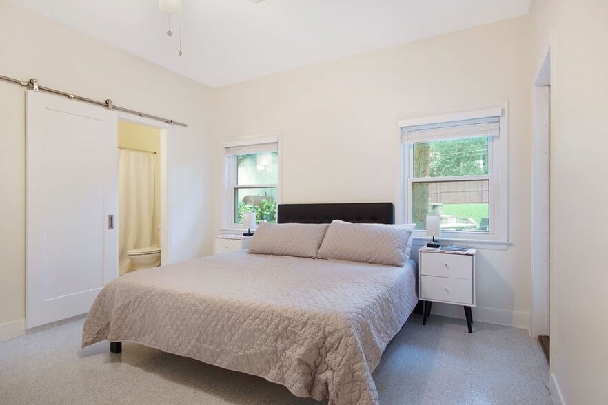 Building Photo - 1647 Lake Ella Dr