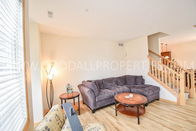 Building Photo - 2 Bedroom 2.5 Bathroom In West Des Moines with 2 car garage attached