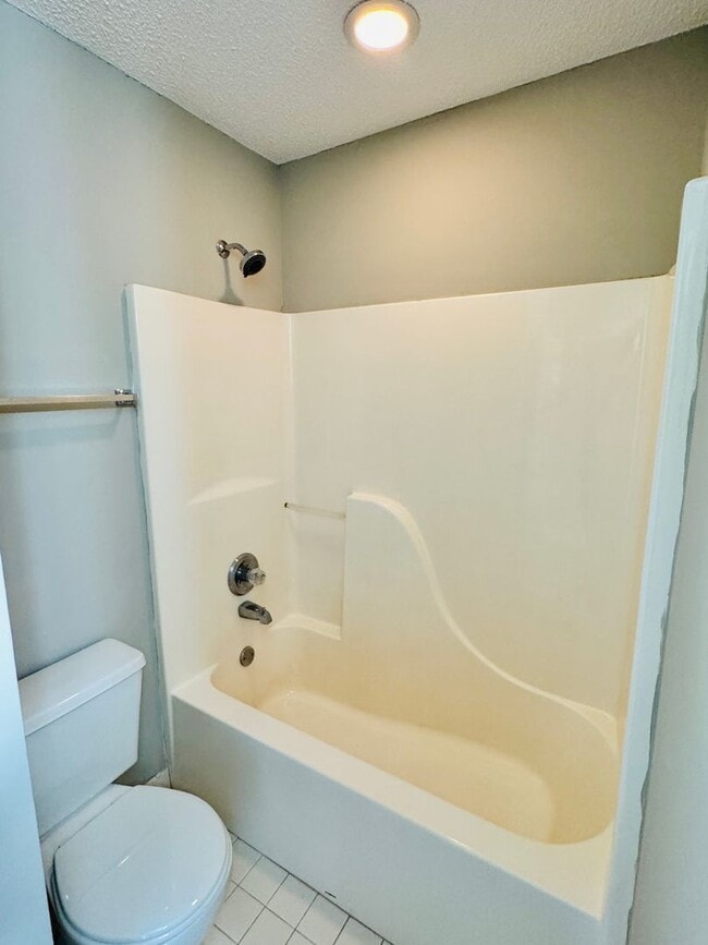 Building Photo - Charming 3-Bedroom Home on a Spacious Corn...
