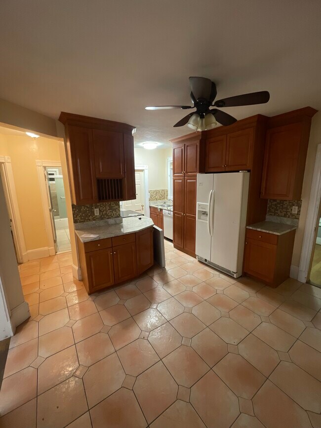 Building Photo - 27 Morris St