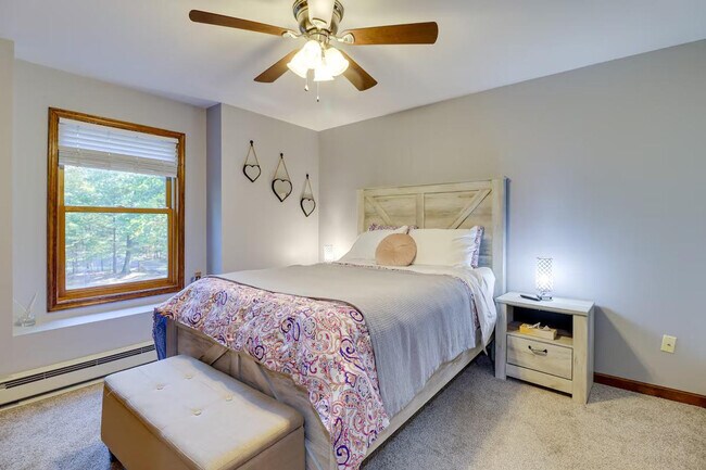 Building Photo - 1530 Wooded Acres Dr