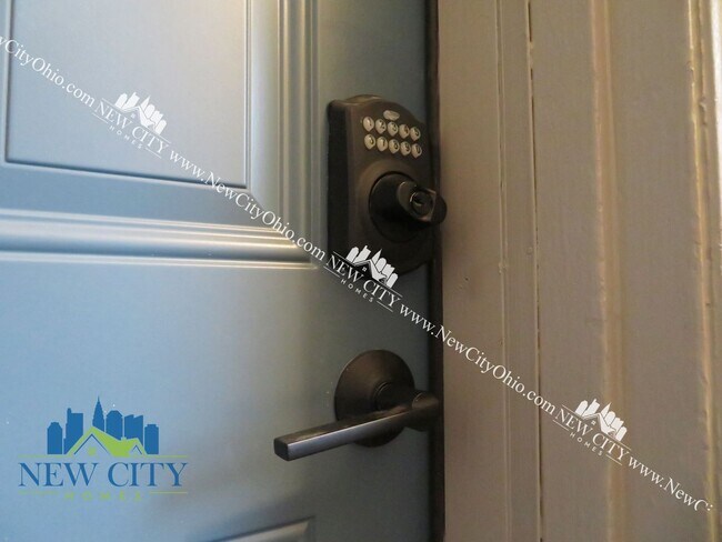 Building Photo - Newly Renovated Apartment Building