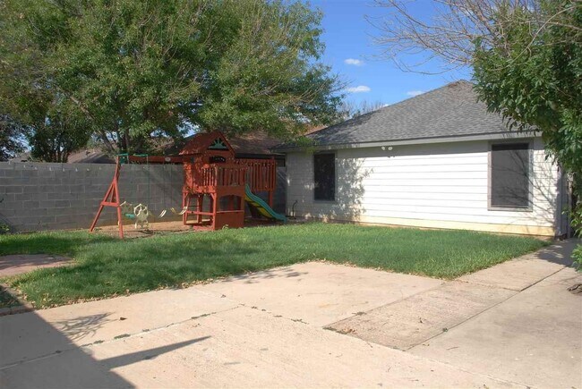 Building Photo - 10204 Comet Dr