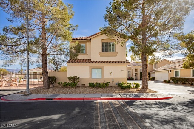 Building Photo - 2345 Cliffwood Dr